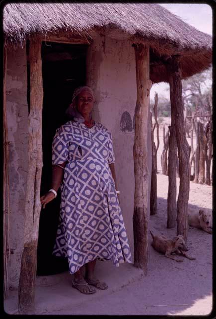 Kerwaletse (Segosebe's first wife) standing at her house