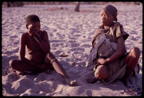 /Naoka (mother of Segai) and Xama sitting