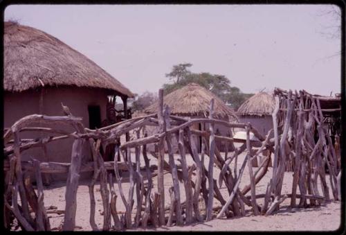 Old village with huts and fence, located next to "!O!Na"
