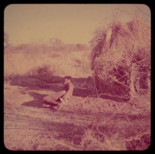 Portraits: Man lying down in front of a skerm