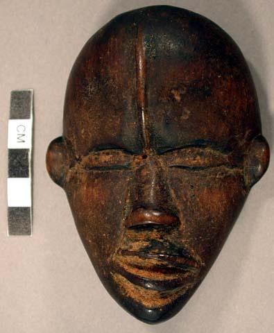 Small wooden mask - probably death mask of Zo's