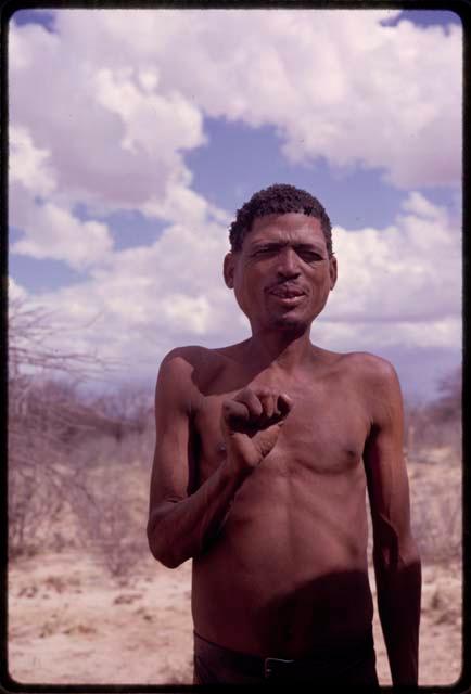 !Kxam demonstrating hunting hand signal for 'lion'