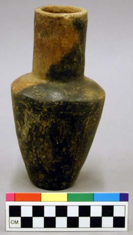 Ceramic vessel, medium neck, funnel shaped body, flat base