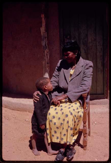 Wife and son of Boy Moapane, brother of the Kgalagari chief