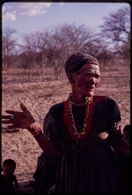 Sãõ?//e clapping at a social dance