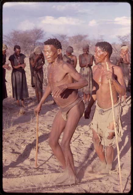 /Xoxa and /Gaishay dancing at a social dance, with a group of women standing and clapping in the background