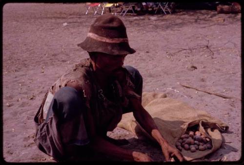 "Gao Medicine" packing up mangetti nuts