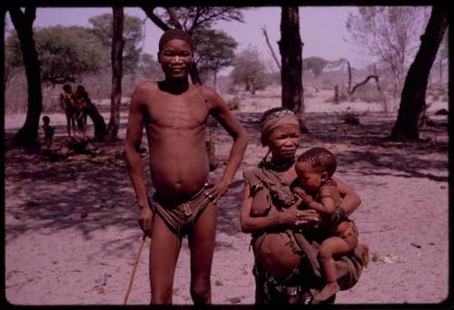 !Ungka, ǂToma's sister, holding her child and her husband standing