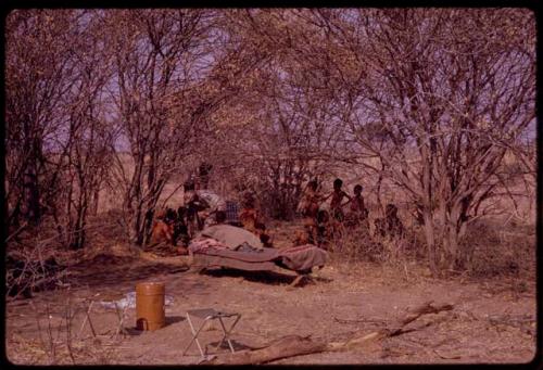 People sitting in the expedition camp, seen from a distance