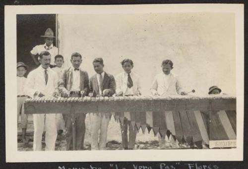 Marimba "La Vera Paz", Flores