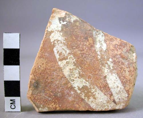 Potsherd that gives same appearance as that of lily vase; 1 plain potsherd