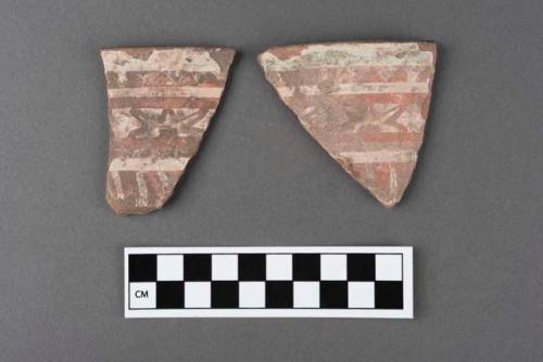 2 white, red and green coated potsherds.