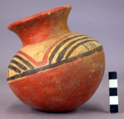 Pottery jar with constricted neck - Alligator ware