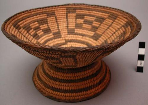 Small pedestal-based bowl, coiled. Made of bear grass and devil's claw. Bundle