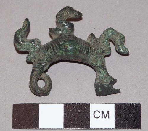 Fibula of bronze, with 3 birds