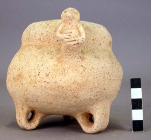 Small double-rimmed pottery vessel with 3 legs