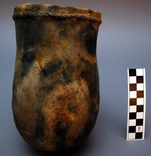 Navajo pottery jar, rounded base and wide mouth. Coil of clay wrapped around jar