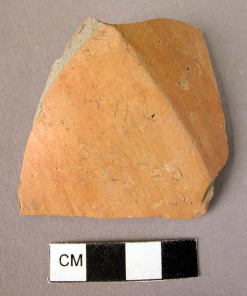 Shoulder potsherd -  yellow minyan burnished