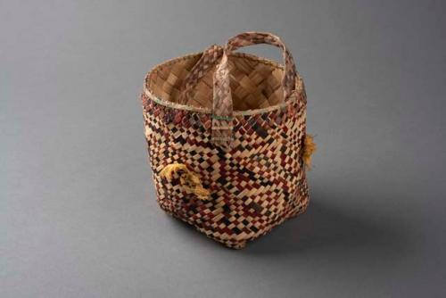 Small carrying basket, red and black decoration