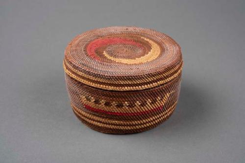 Small basket and cover (4 1/4" diameter)