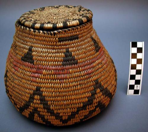 Coiled basket with lid