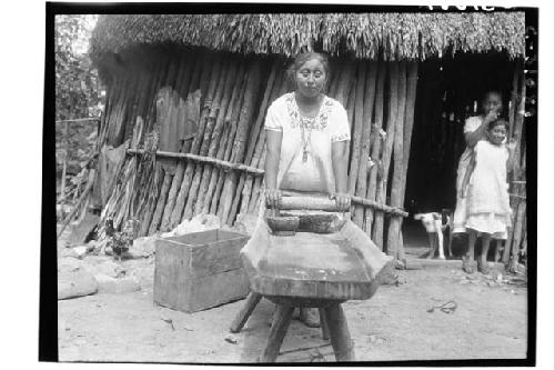 Corn grinding - Bernadino Tun's wife - Piste.