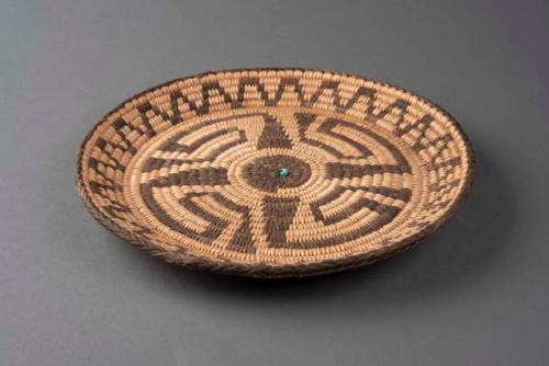 Coiled circular tray of cattail reed with zigzag motif