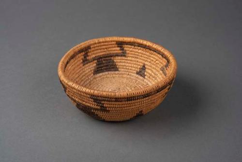 Coiled bowl-shaped basket with triangle motif