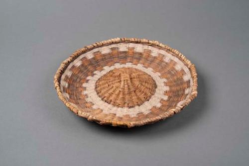 Wicker basket tray