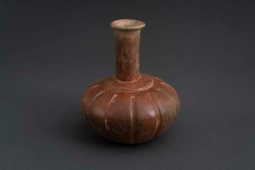 Large bottle, polished coffee-colored clay, grooved body