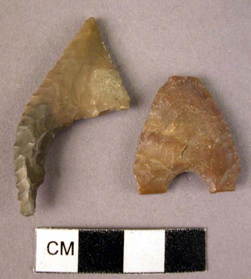 Arrowhead, flint, tanged