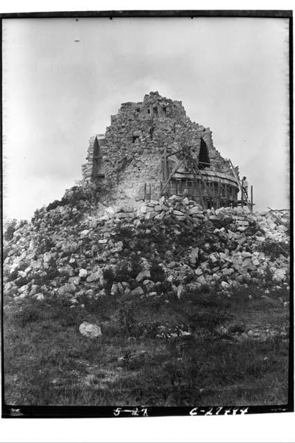 Caracol, showing 2nd member of 5 member cornice in place on N. side