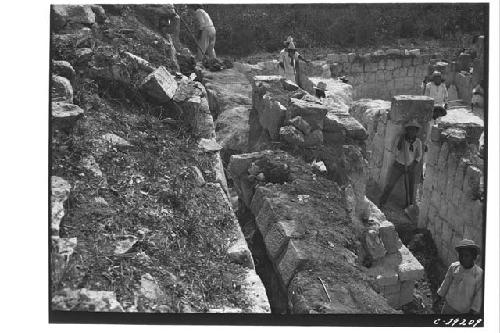 Caracol, W. Annex, excavation inner room and bench.