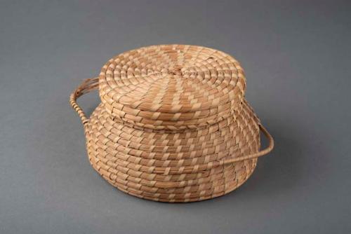 Miscellaneous baskets - for commercial uses, no real value to the +