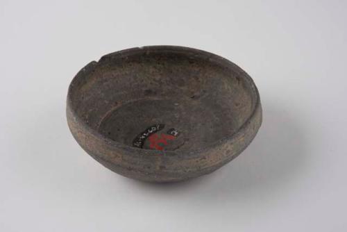 Shallow bowl with cover