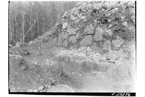 Casa Redonda. Bench and facing of pyramid N. side stairway.