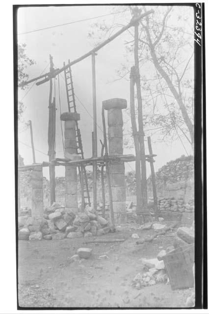 Mercado - patio, erecting columns, W. side.