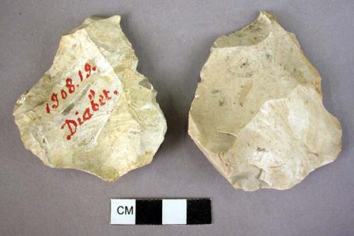 2 Levallois-like flint flakes