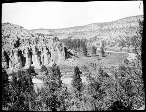 Cliff dwelling, distant view