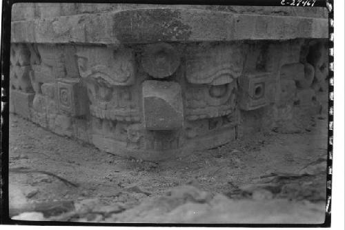 T. of 3 Lintels. NE corner, mask panel