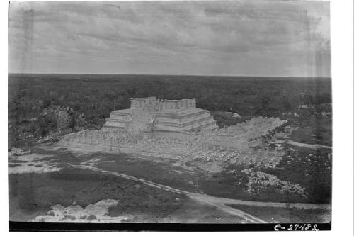 Bird's eye view of the Temple of Warriors from Castillo