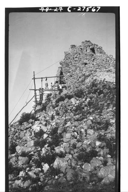 Caracol. More distant view of SE section during repair.