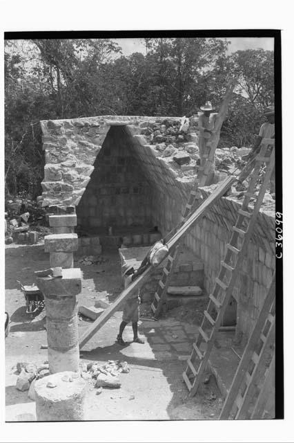 stucture 3 E 3 interior view of N. end of colonnade, vault repaired