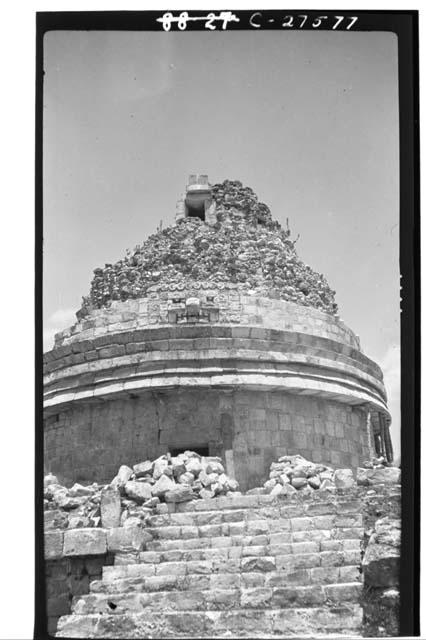 Caracol. Close-up view of W. side showing mask panel over W. doorway.