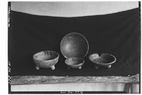 Monjas - Three three-legged bowls.  one bowl