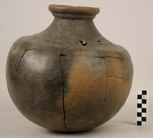 Murillo black pottery jar - broken
