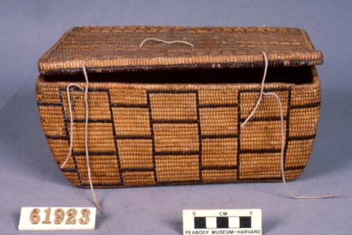 Treasure basket with cover
