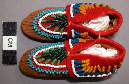 Pair of doll's moccasins, beaded