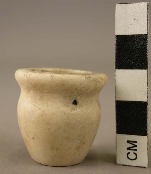 Kohl pot, alabaster