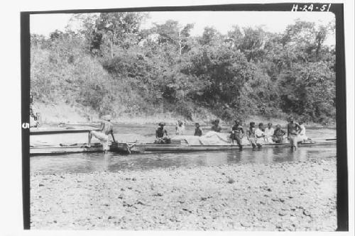 Crew of "Tereless" "hand-spicking" her pitpans upstream